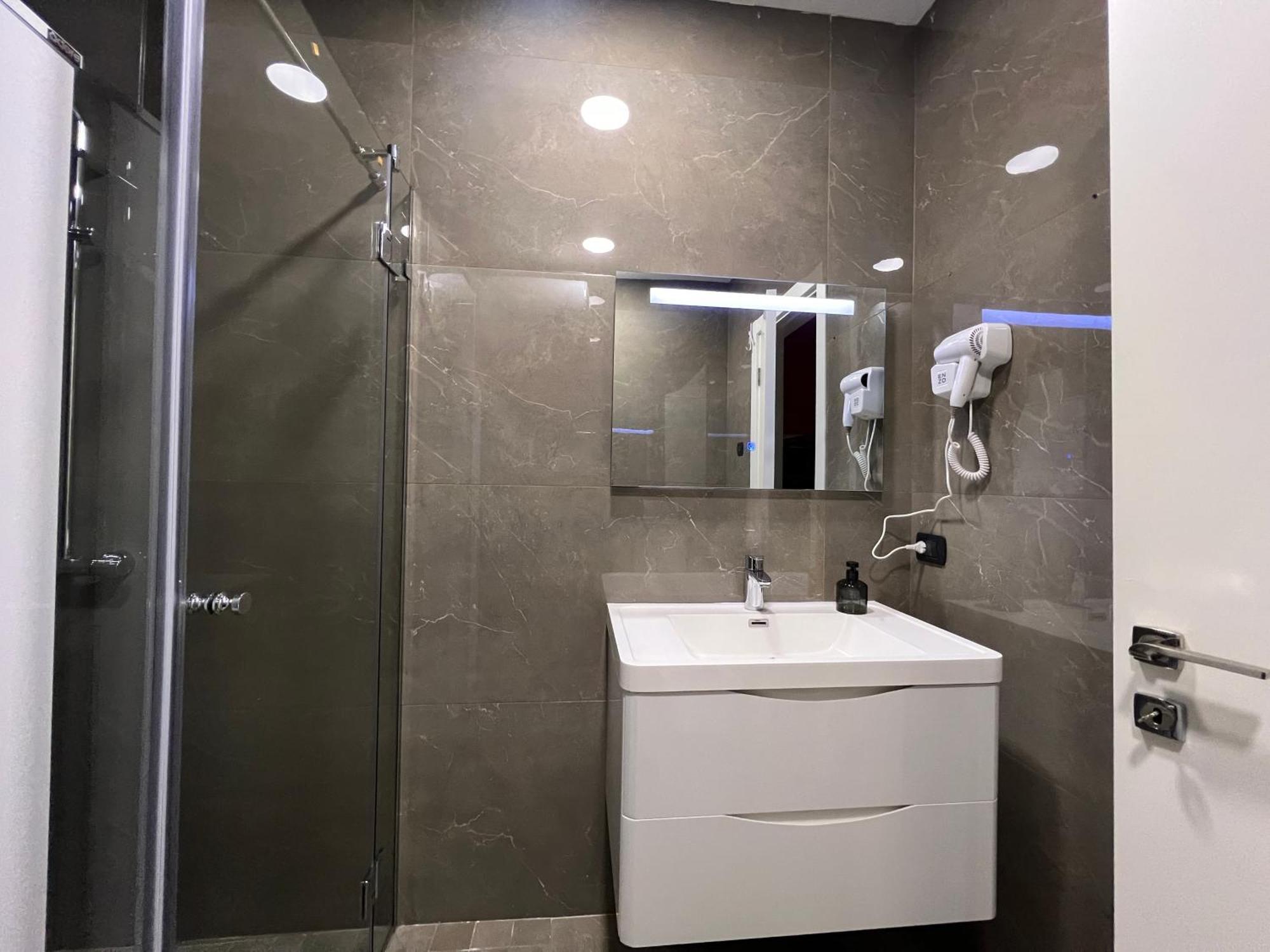 Downtown Grand Comfort Тирана Екстериор снимка